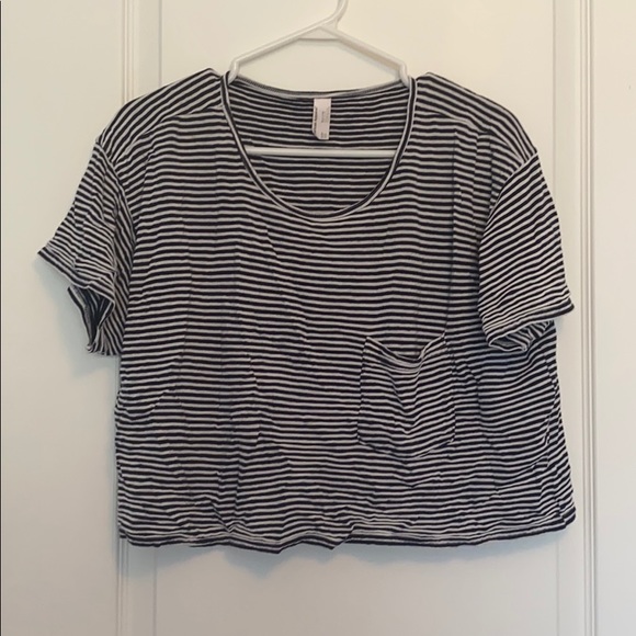 Striped crop top with front pocket - Picture 2 of 2